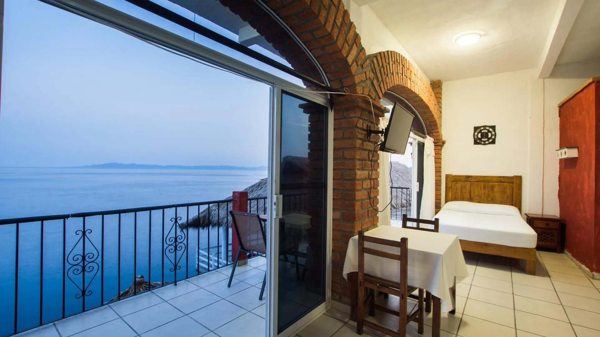 Hotel Traditional Sierra Leon Oceanfront Rooms - Adults Only Puerto Vallarta