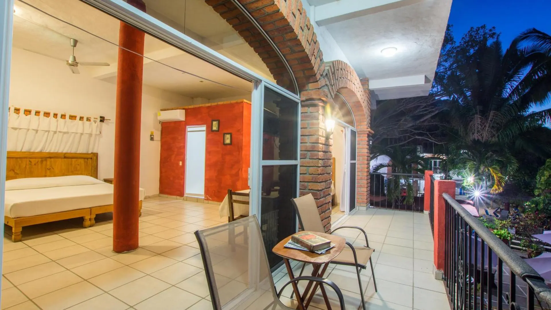 Hotel Traditional Sierra Leon Oceanfront Rooms - Adults Only Puerto Vallarta
