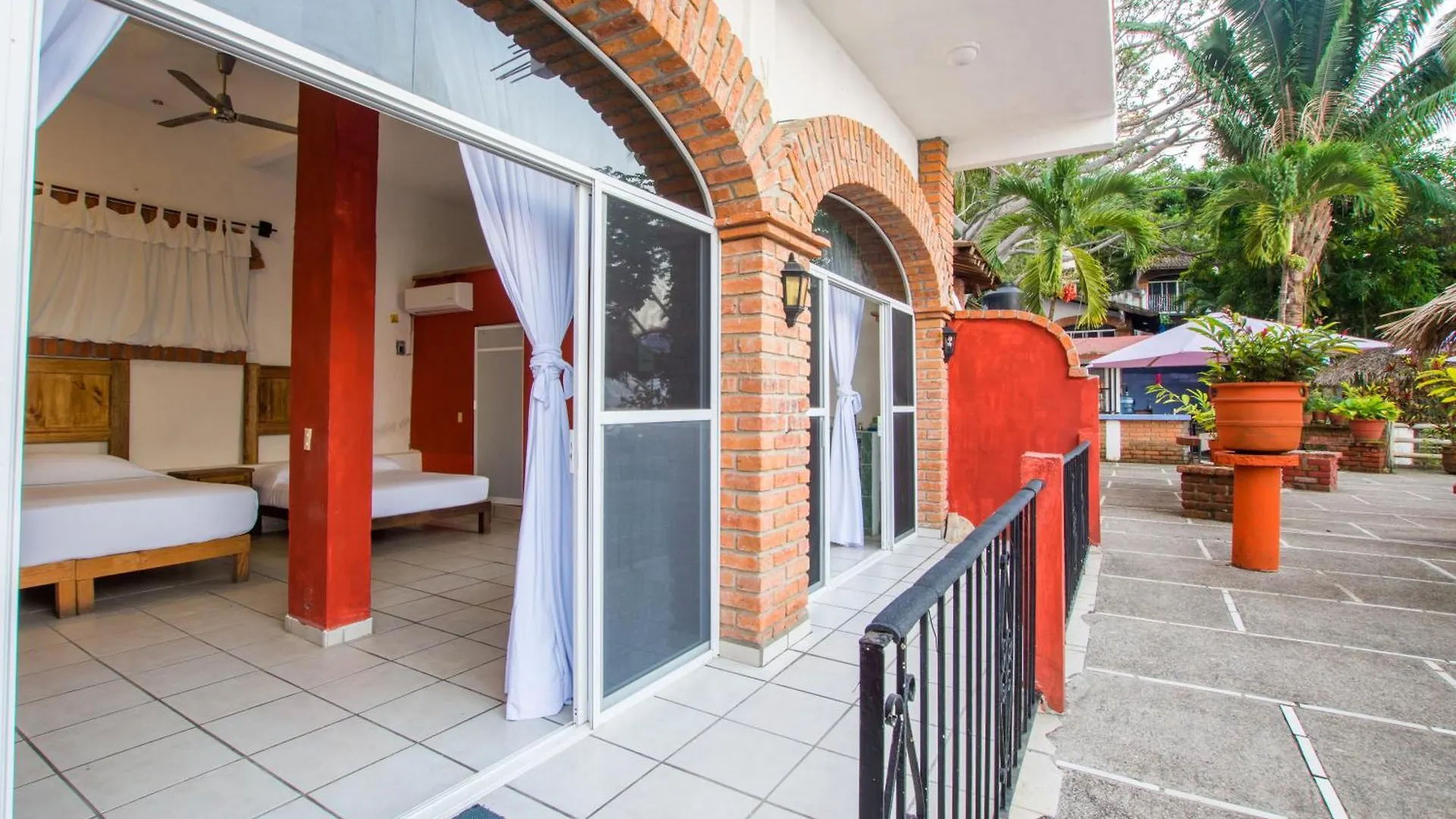 Hotel Traditional Sierra Leon Oceanfront Rooms - Adults Only Puerto Vallarta