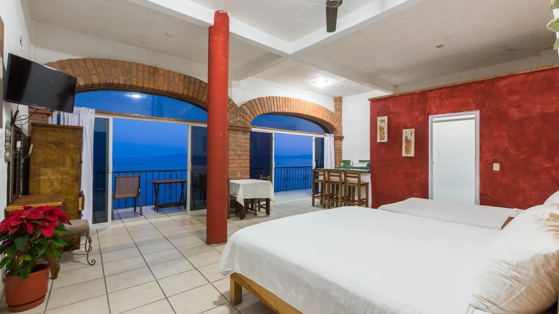 Hotel Traditional Sierra Leon Oceanfront Rooms - Adults Only Puerto Vallarta