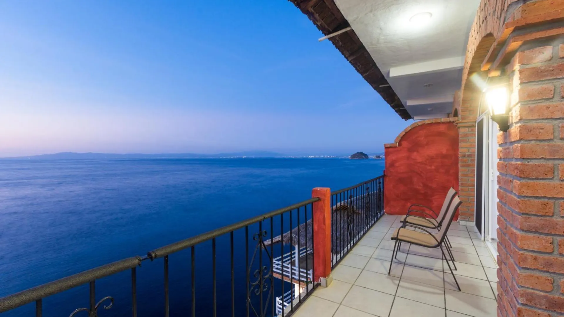 Hotel Traditional Sierra Leon Oceanfront Rooms - Adults Only Puerto Vallarta